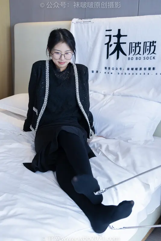[BoBoSocks袜啵啵] NO.378 奶油-短靴、运动鞋、厚黑丝、厚灰丝、老头乐挠脚剧情（花絮版） 15